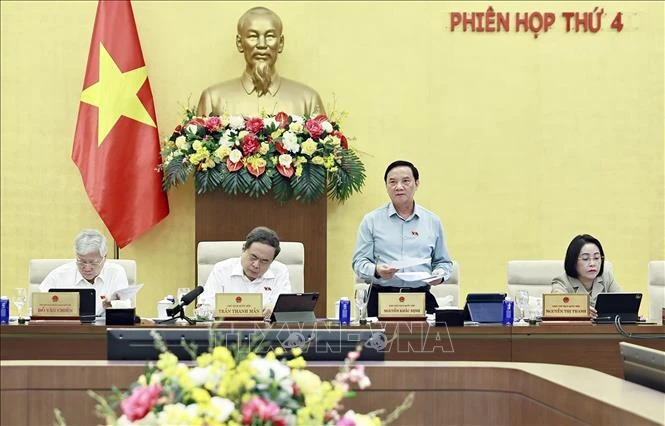 Đổi mới tư duy xây dựng pháp luật và cải cách tư pháp trong giai đoạn mới Đổi mới tư duy xây dựng pháp luật và cải cách tư pháp trong giai đoạn mới
