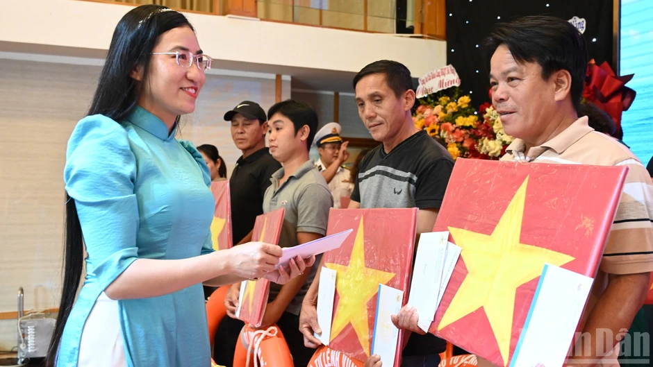 Đổi mới tuyên truyền biển, đảo, nâng cao trách nhiệm bảo vệ chủ quyền Đổi mới tuyên truyền biển, đảo, nâng cao trách nhiệm bảo vệ chủ quyền