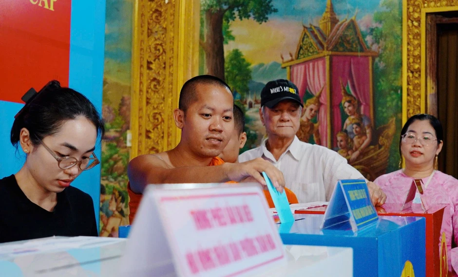 Đồng bào Chăm, Khmer tại TP Hồ Chí Minh thực hiện quyền công dân trong ngày bầu cử Đồng bào Chăm, Khmer tại TP Hồ Chí Minh thực hiện quyền công dân trong ngày bầu cử