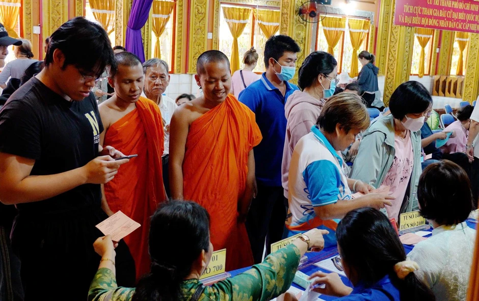 Đồng bào Chăm, Khmer tại TP Hồ Chí Minh thực hiện quyền công dân trong ngày bầu cử Đồng bào Chăm, Khmer tại TP Hồ Chí Minh thực hiện quyền công dân trong ngày bầu cử