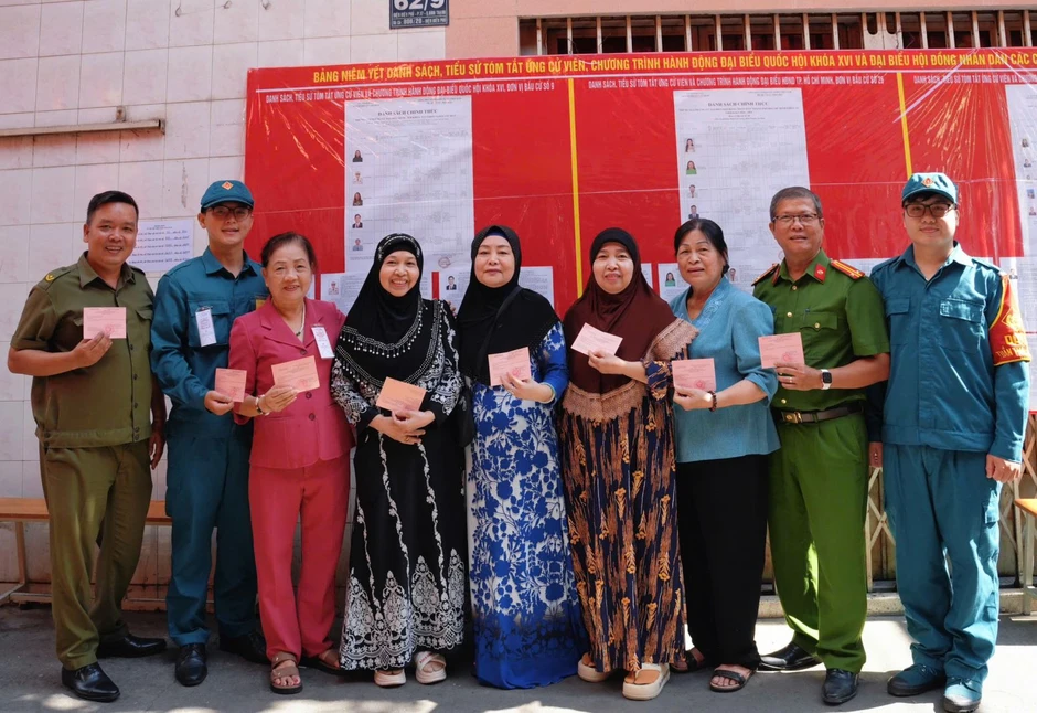 Đồng bào Chăm, Khmer tại TP Hồ Chí Minh thực hiện quyền công dân trong ngày bầu cử Đồng bào Chăm, Khmer tại TP Hồ Chí Minh thực hiện quyền công dân trong ngày bầu cử