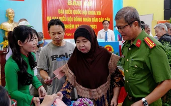 Đồng bào Chăm, Khmer tại TP Hồ Chí Minh thực hiện quyền công dân trong ngày bầu cử