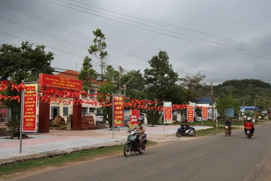 Đồng bào Tây Nguyên nô nức chuẩn bị cho "ngày hội toàn dân" Đồng bào Tây Nguyên nô nức chuẩn bị cho "ngày hội toàn dân"
