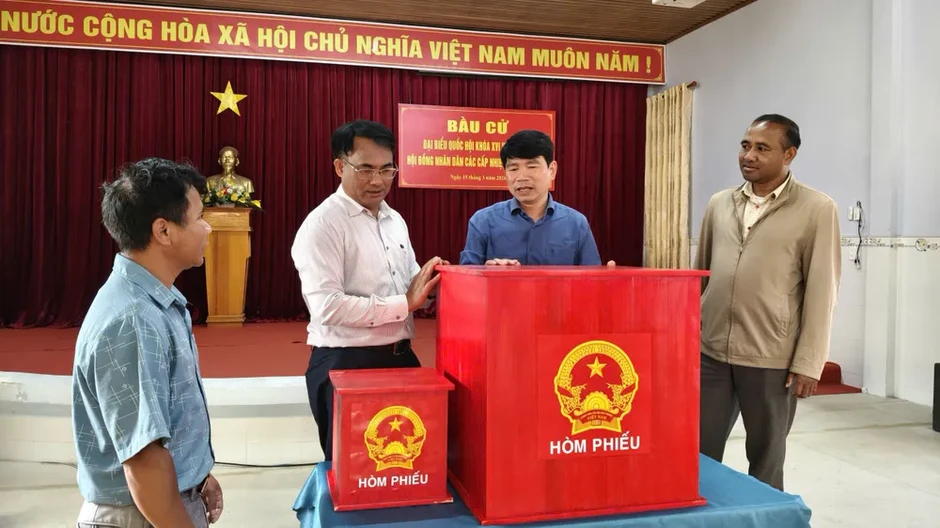 Đồng bào Tây Nguyên nô nức chuẩn bị cho "ngày hội toàn dân" Đồng bào Tây Nguyên nô nức chuẩn bị cho "ngày hội toàn dân"