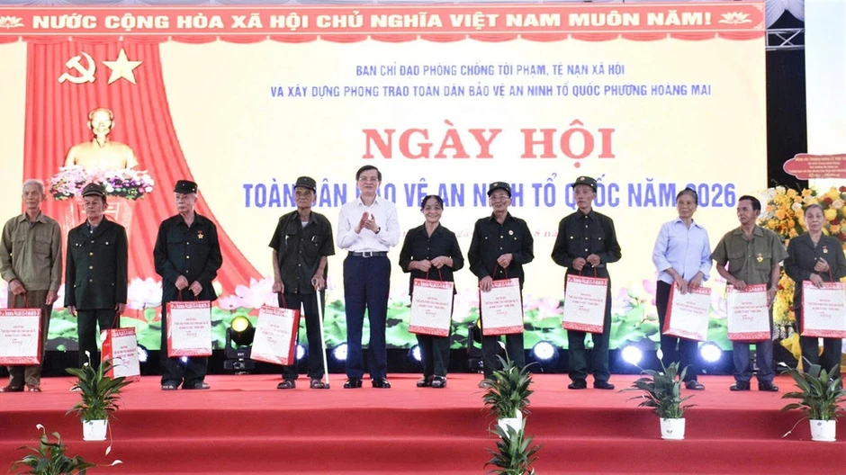 Đồng chí Đoàn Minh Huấn dự Ngày hội toàn dân bảo vệ an ninh Tổ quốc tại Nghệ An