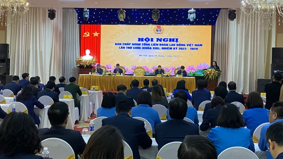 Đồng chí Nguyễn Anh Tuấn được bầu làm Chủ tịch Tổng Liên đoàn Lao động Việt Nam Đồng chí Nguyễn Anh Tuấn được bầu làm Chủ tịch Tổng Liên đoàn Lao động Việt Nam