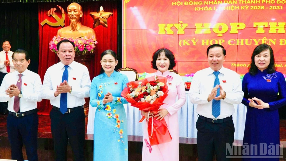 Đồng chí Nguyễn Thị Cát Tiên được bầu giữ chức Phó Chủ tịch Ủy ban nhân dân thành phố Đồng Nai Đồng chí Nguyễn Thị Cát Tiên được bầu giữ chức Phó Chủ tịch Ủy ban nhân dân thành phố Đồng Nai