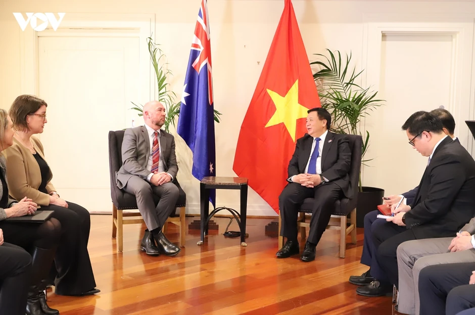 Đồng chí Nguyễn Xuân Thắng làm việc với Học viện cán bộ Australia và New Zealand Đồng chí Nguyễn Xuân Thắng làm việc với Học viện cán bộ Australia và New Zealand