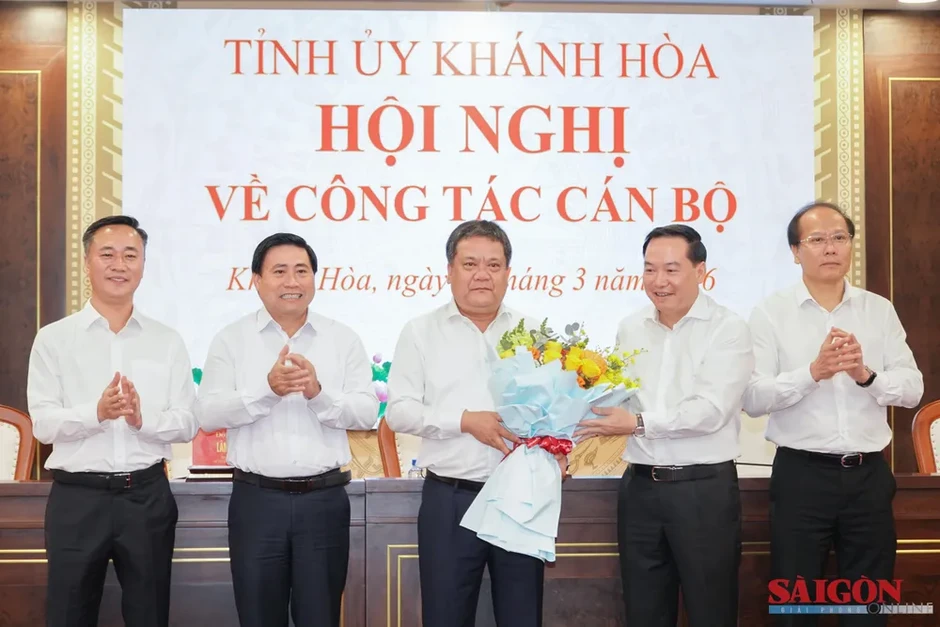 Đồng chí Trần Phong được bầu giữ chức Bí thư Tỉnh ủy Khánh Hòa Đồng chí Trần Phong được bầu giữ chức Bí thư Tỉnh ủy Khánh Hòa