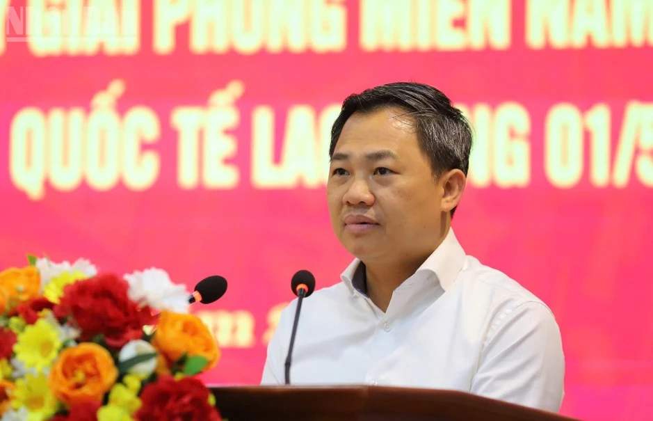 Đồng chí Trần Sỹ Thanh thăm, tặng quà nhân dân tỉnh Sơn La Đồng chí Trần Sỹ Thanh thăm, tặng quà nhân dân tỉnh Sơn La