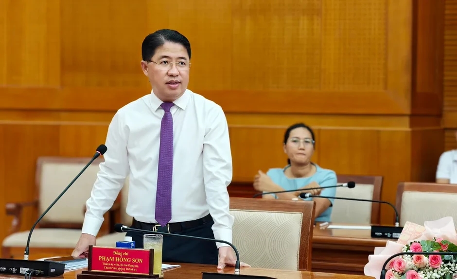 Đồng chí Trần Văn Nam làm Bí thư Chi bộ Ban Nghiên cứu phát triển TPHCM Đồng chí Trần Văn Nam làm Bí thư Chi bộ Ban Nghiên cứu phát triển TPHCM