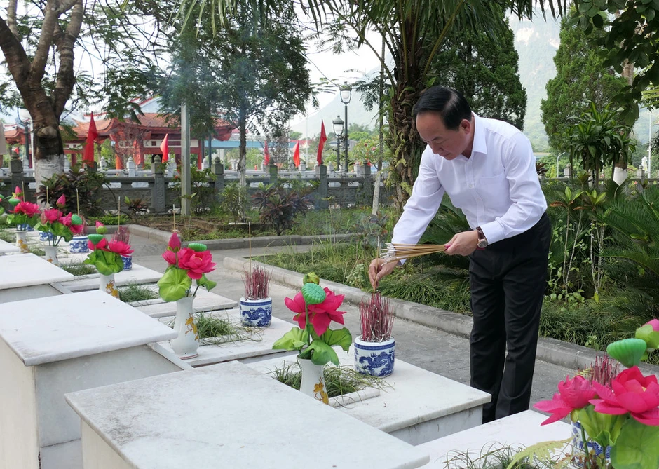 Đồng chí Trịnh Văn Quyết thăm, tặng quà các gia đình chính sách tại Tuyên Quang Đồng chí Trịnh Văn Quyết thăm, tặng quà các gia đình chính sách tại Tuyên Quang