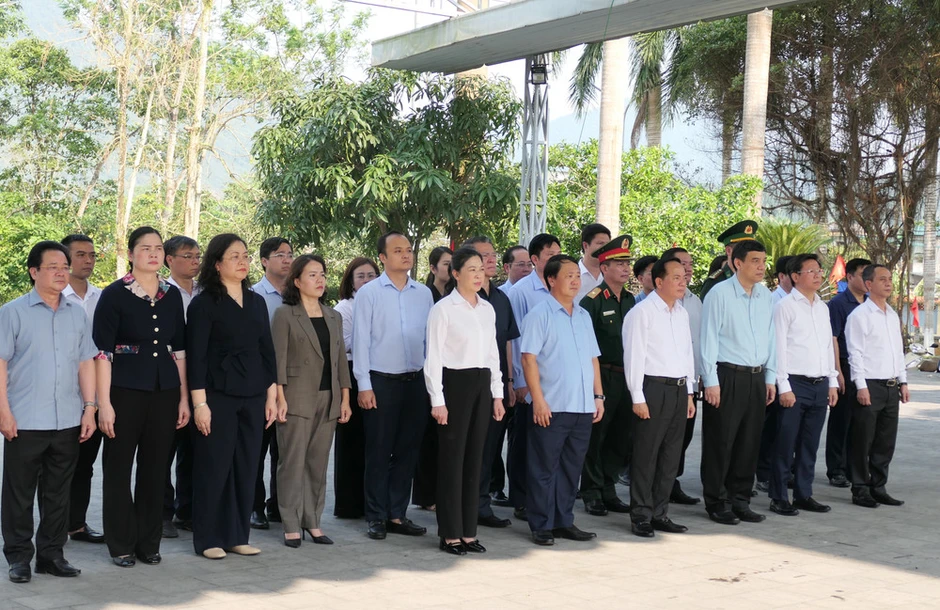 Đồng chí Trịnh Văn Quyết thăm, tặng quà các gia đình chính sách tại Tuyên Quang Đồng chí Trịnh Văn Quyết thăm, tặng quà các gia đình chính sách tại Tuyên Quang