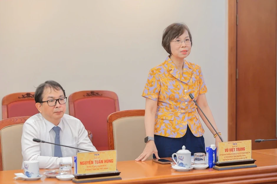 Đồng chí Trịnh Văn Quyết thăm và chúc mừng TTXVN và nhà báo lão thành Hà Đăng