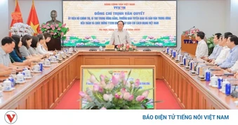 Đồng chí Trịnh Văn Quyết thăm và chúc mừng TTXVN và nhà báo lão thành Hà Đăng