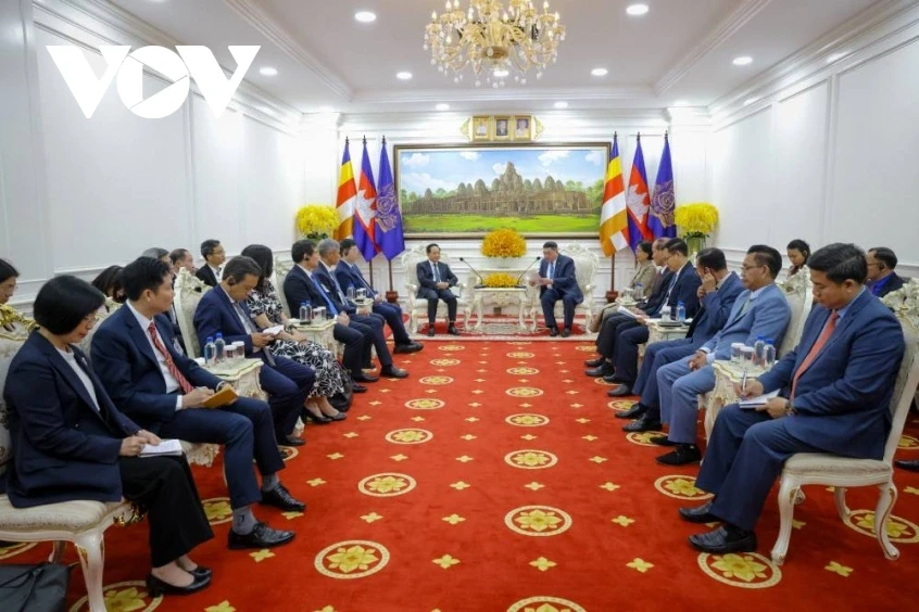 Đồng chí Trịnh Văn Quyết thăm và làm việc tại Campuchia Đồng chí Trịnh Văn Quyết thăm và làm việc tại Campuchia