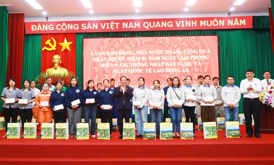 Đồng chí Trịnh Văn Quyết tiếp xúc cử tri tỉnh Tuyên Quang Đồng chí Trịnh Văn Quyết tiếp xúc cử tri tỉnh Tuyên Quang