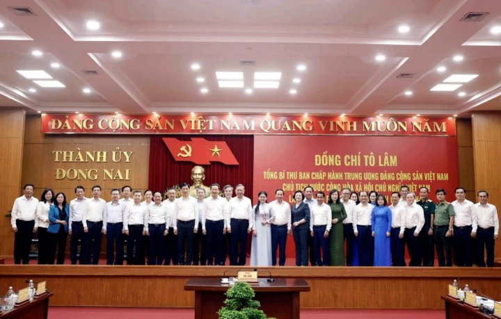 'Đồng Nai phải hướng tới một thành phố hiện đại, văn minh, nghĩa tình, đáng sống' 'Đồng Nai phải hướng tới một thành phố hiện đại, văn minh, nghĩa tình, đáng sống'