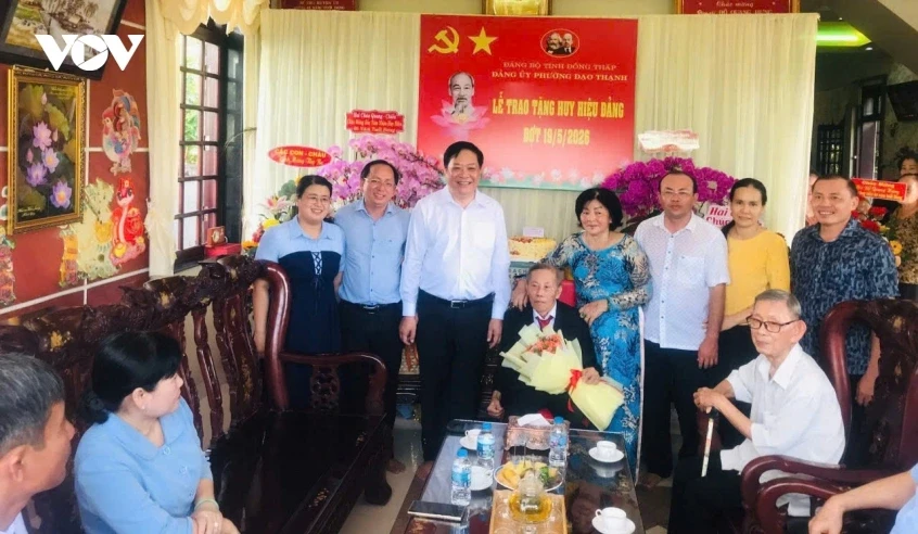 Đồng Tháp: 657 đảng viên được tặng, truy tặng Huy hiệu Đảng dịp 19/5 Đồng Tháp: 657 đảng viên được tặng, truy tặng Huy hiệu Đảng dịp 19/5
