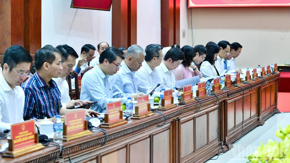 Đồng Tháp mạnh dạn kiến nghị các cơ chế, chính sách đặc thù, tích cực cải thiện môi trường đầu tư Đồng Tháp mạnh dạn kiến nghị các cơ chế, chính sách đặc thù, tích cực cải thiện môi trường đầu tư