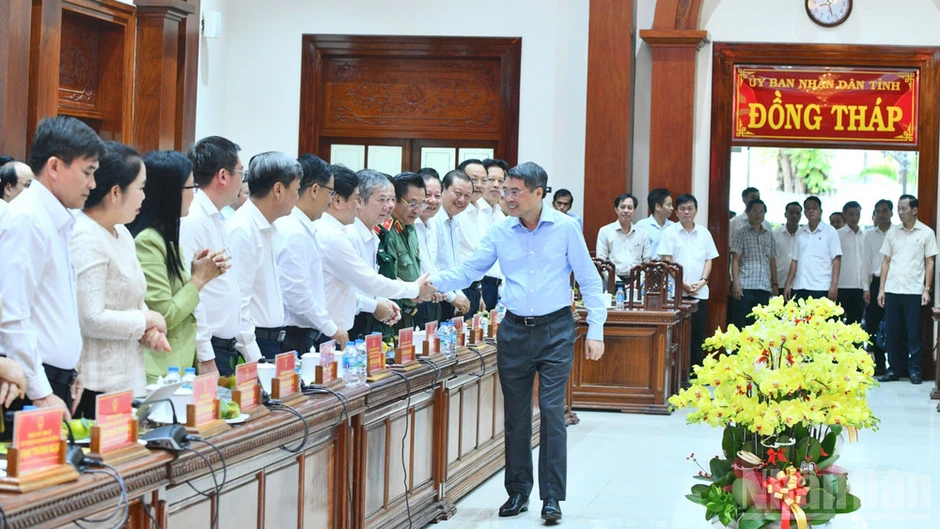 Đồng Tháp mạnh dạn kiến nghị các cơ chế, chính sách đặc thù, tích cực cải thiện môi trường đầu tư Đồng Tháp mạnh dạn kiến nghị các cơ chế, chính sách đặc thù, tích cực cải thiện môi trường đầu tư