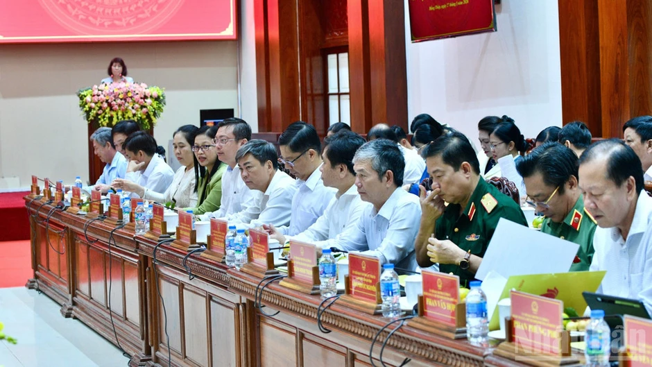 Đồng Tháp mạnh dạn kiến nghị các cơ chế, chính sách đặc thù, tích cực cải thiện môi trường đầu tư Đồng Tháp mạnh dạn kiến nghị các cơ chế, chính sách đặc thù, tích cực cải thiện môi trường đầu tư