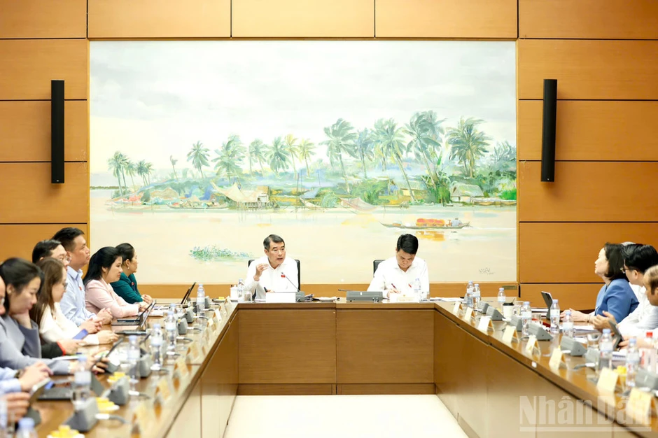 Dự kiến nâng ngưỡng doanh thu chịu thuế với hộ kinh doanh lên 1 tỷ đồng/năm Dự kiến nâng ngưỡng doanh thu chịu thuế với hộ kinh doanh lên 1 tỷ đồng/năm