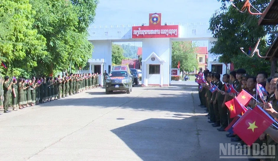 Đưa 10 hài cốt liệt sĩ hy sinh tại Lào trở về đất mẹ Đưa 10 hài cốt liệt sĩ hy sinh tại Lào trở về đất mẹ