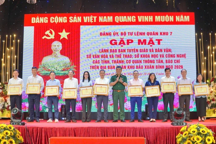 Đưa công tác tuyên truyền về Quân khu 7 đi vào thực chất Đưa công tác tuyên truyền về Quân khu 7 đi vào thực chất