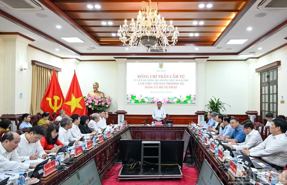 Đưa thể chế pháp luật trở thành lợi thế cạnh tranh, mở đường phục vụ kiến tạo Đưa thể chế pháp luật trở thành lợi thế cạnh tranh, mở đường phục vụ kiến tạo