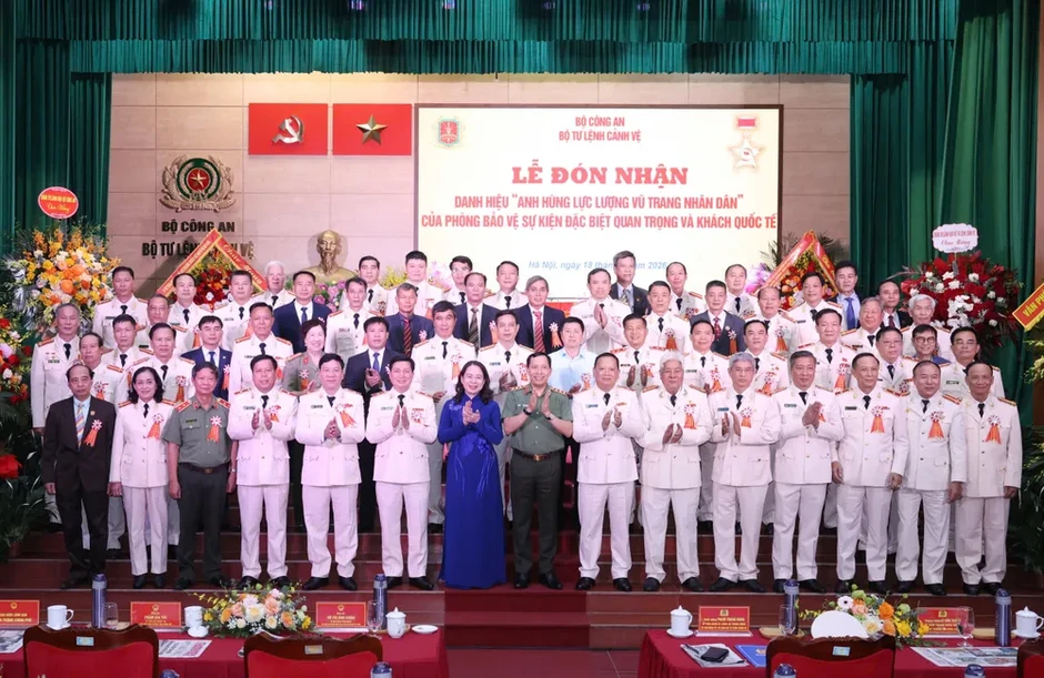 Dựa vào nhân dân, phát huy sức mạnh tổng hợp của hệ thống chính trị trong công tác cảnh vệ Dựa vào nhân dân, phát huy sức mạnh tổng hợp của hệ thống chính trị trong công tác cảnh vệ