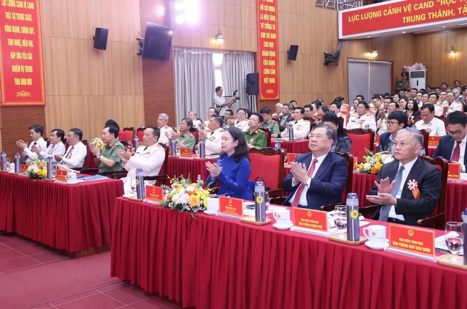 Dựa vào nhân dân, phát huy sức mạnh tổng hợp của hệ thống chính trị trong công tác cảnh vệ Dựa vào nhân dân, phát huy sức mạnh tổng hợp của hệ thống chính trị trong công tác cảnh vệ