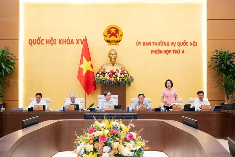 Đưa xuất bản thành ngành kinh tế - công nghệ: Chuyển từ tiền kiểm sang hậu kiểm Đưa xuất bản thành ngành kinh tế - công nghệ: Chuyển từ tiền kiểm sang hậu kiểm