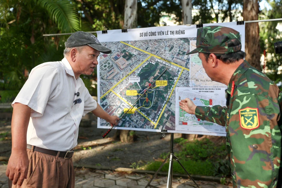 Dùng radar rà từng mét đất để tìm kiếm liệt sĩ chôn tại công viên Lê Thị Riêng Dùng radar rà từng mét đất để tìm kiếm liệt sĩ chôn tại công viên Lê Thị Riêng