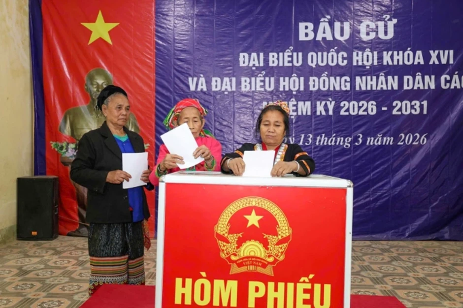 Gác việc nương rẫy, người dân miền núi Nghệ An đi bầu cử sớm - Báo TinVina