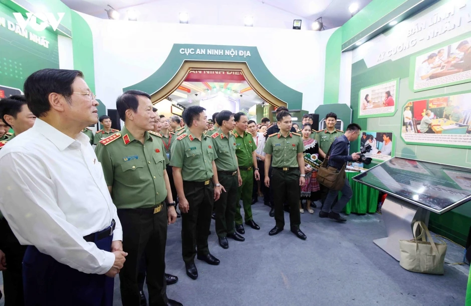 Gala "Tổ quốc bình yên" - Bản trường ca nghệ thuật tri ân 80 năm lực lượng an ninh Gala "Tổ quốc bình yên" - Bản trường ca nghệ thuật tri ân 80 năm lực lượng an ninh