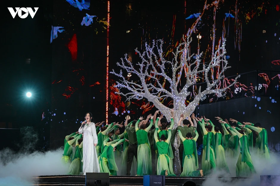 Gala "Tổ quốc bình yên" - Bản trường ca nghệ thuật tri ân 80 năm lực lượng an ninh Gala "Tổ quốc bình yên" - Bản trường ca nghệ thuật tri ân 80 năm lực lượng an ninh