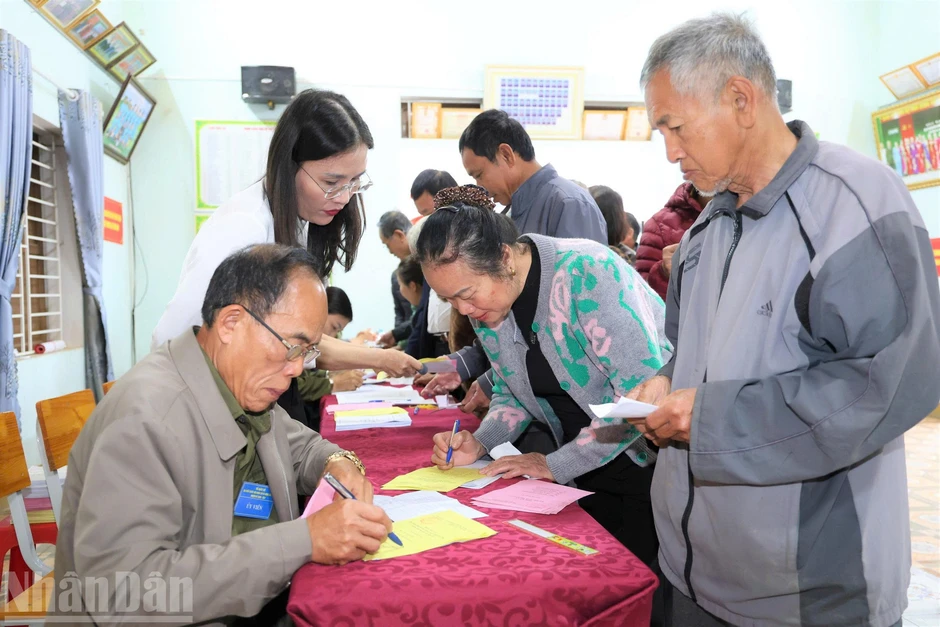 Gần 1 triệu cử tri Hà Tĩnh nô nức đi bỏ phiếu Gần 1 triệu cử tri Hà Tĩnh nô nức đi bỏ phiếu