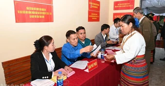 Gần 1 triệu cử tri Hà Tĩnh nô nức đi bỏ phiếu