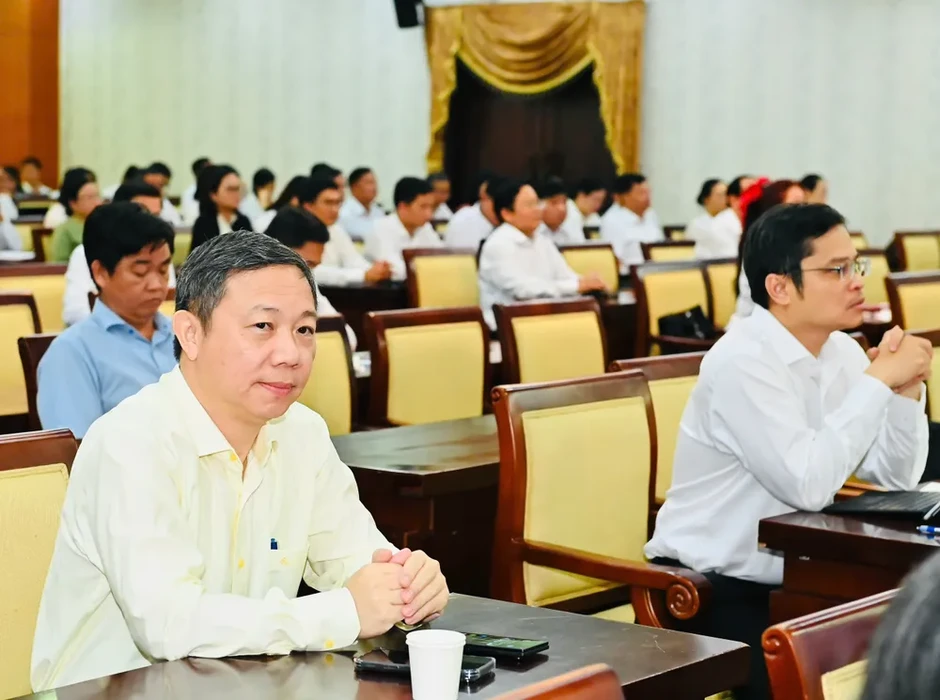 Gần 2,2 triệu đại biểu dự Hội nghị toàn quốc quán triệt, triển khai thực hiện Nghị quyết Hội nghị Trung ương 2, khóa XIV Gần 2,2 triệu đại biểu dự Hội nghị toàn quốc quán triệt, triển khai thực hiện Nghị quyết Hội nghị Trung ương 2, khóa XIV