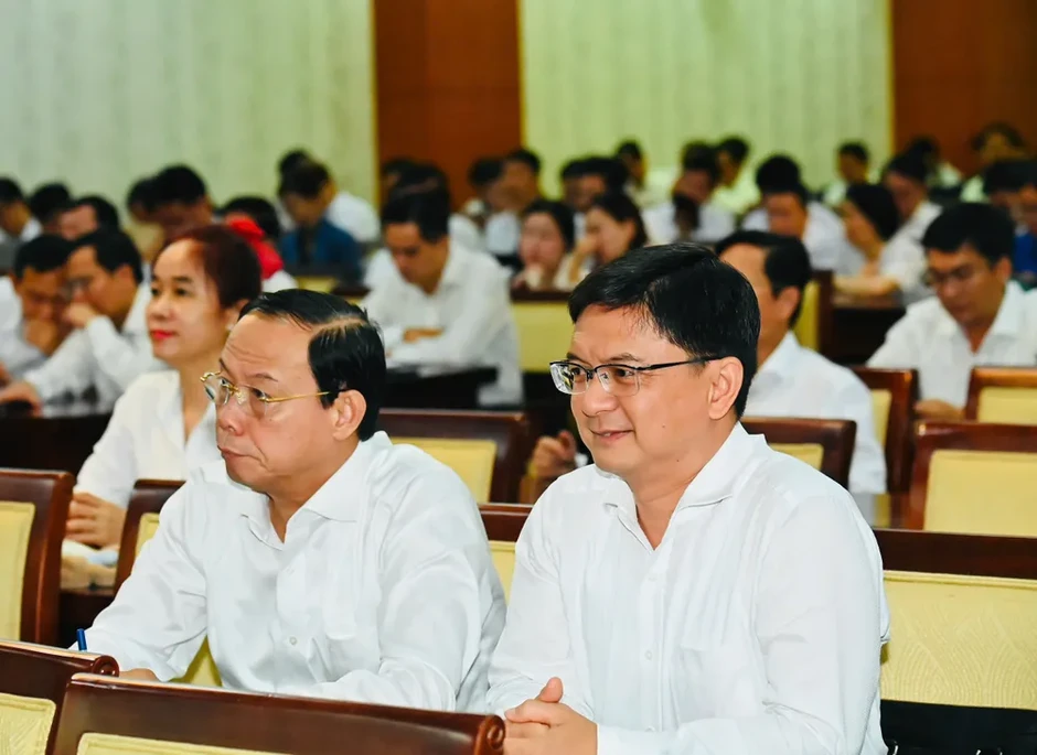 Gần 2,2 triệu đại biểu dự Hội nghị toàn quốc quán triệt, triển khai thực hiện Nghị quyết Hội nghị Trung ương 2, khóa XIV Gần 2,2 triệu đại biểu dự Hội nghị toàn quốc quán triệt, triển khai thực hiện Nghị quyết Hội nghị Trung ương 2, khóa XIV