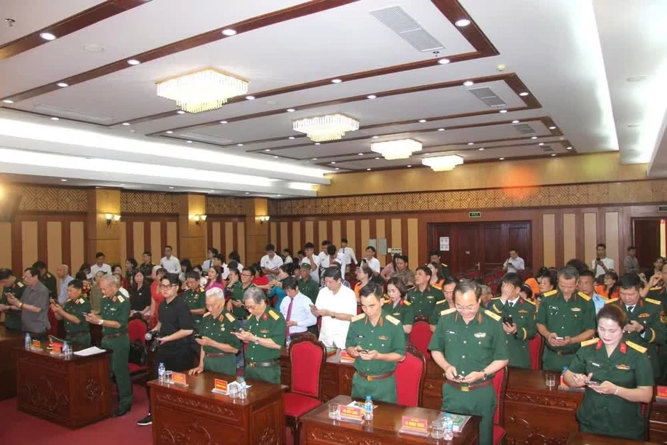Gần 2,2 tỷ đồng ủng hộ Chương trình tri ân "Gọi tên những vì sao đất nước" Gần 2,2 tỷ đồng ủng hộ Chương trình tri ân "Gọi tên những vì sao đất nước"