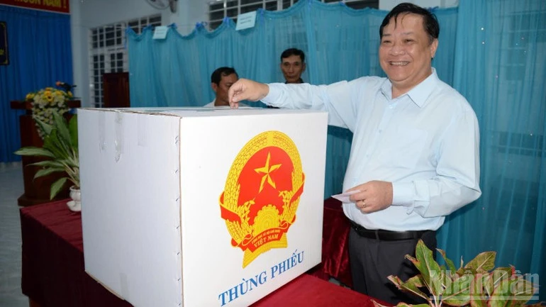 Gần 3,1 triệu cử tri tỉnh Đồng Tháp nô nức đi bầu cử Gần 3,1 triệu cử tri tỉnh Đồng Tháp nô nức đi bầu cử