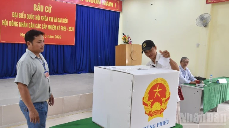 Gần 3,1 triệu cử tri tỉnh Đồng Tháp nô nức đi bầu cử Gần 3,1 triệu cử tri tỉnh Đồng Tháp nô nức đi bầu cử