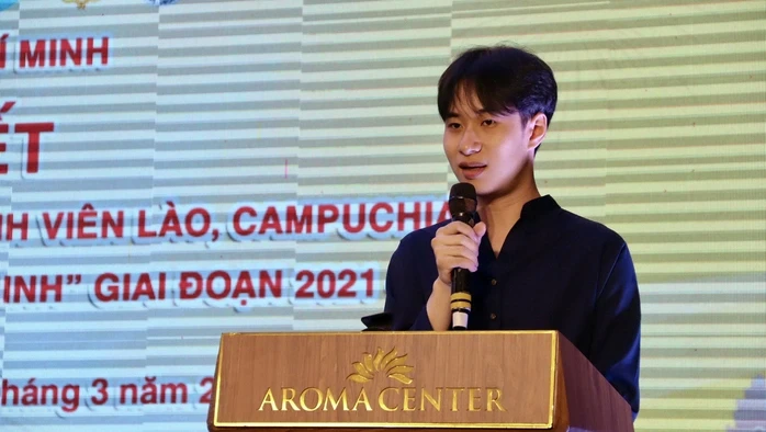 Gắn kết nghĩa tình từ chương trình "Gia đình Việt với sinh viên Lào, Campuchia" Gắn kết nghĩa tình từ chương trình "Gia đình Việt với sinh viên Lào, Campuchia"