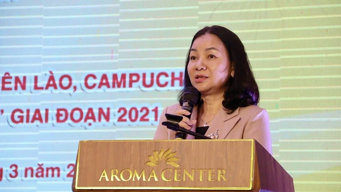 Gắn kết nghĩa tình từ chương trình "Gia đình Việt với sinh viên Lào, Campuchia" Gắn kết nghĩa tình từ chương trình "Gia đình Việt với sinh viên Lào, Campuchia"