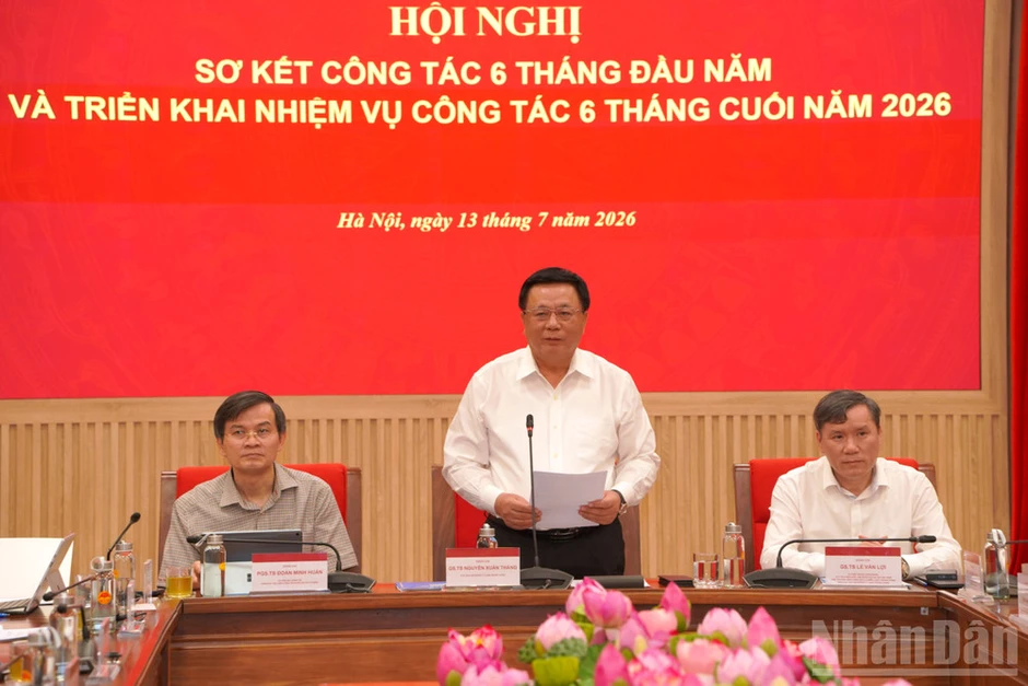 Gắn nghiên cứu lý luận với thực tiễn, nâng cao chất lượng tham mưu, tư vấn chiến lược Gắn nghiên cứu lý luận với thực tiễn, nâng cao chất lượng tham mưu, tư vấn chiến lược