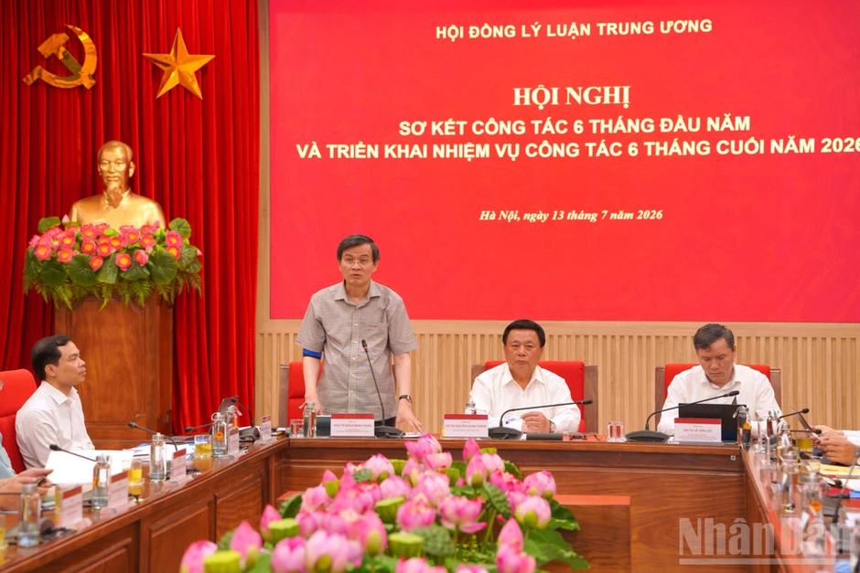 Gắn nghiên cứu lý luận với thực tiễn, nâng cao chất lượng tham mưu, tư vấn chiến lược Gắn nghiên cứu lý luận với thực tiễn, nâng cao chất lượng tham mưu, tư vấn chiến lược