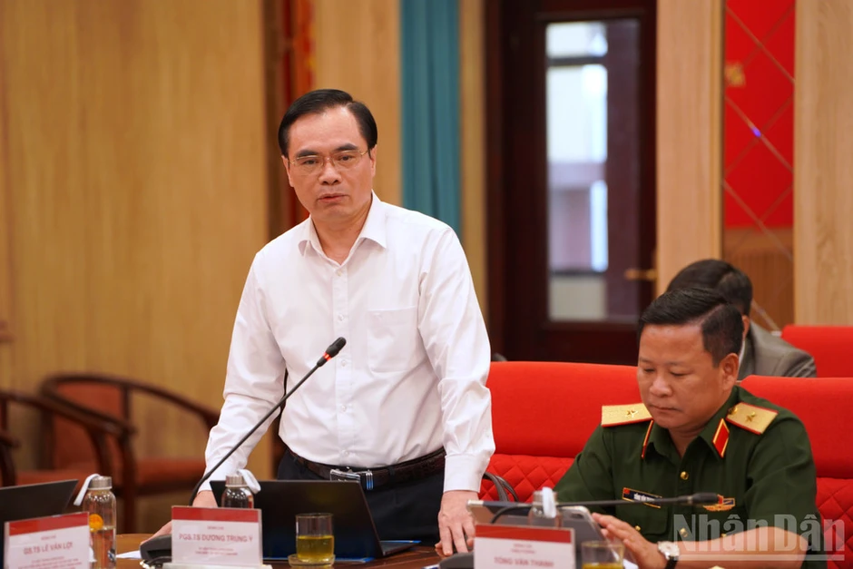 Gắn nghiên cứu lý luận với thực tiễn, nâng cao chất lượng tham mưu, tư vấn chiến lược Gắn nghiên cứu lý luận với thực tiễn, nâng cao chất lượng tham mưu, tư vấn chiến lược