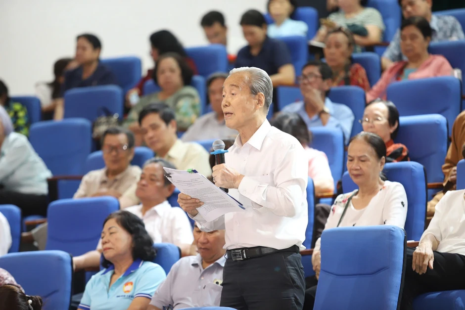 Gặp Bí thư Thành ủy TPHCM, cử tri đánh giá cao việc biến đất "vàng" thành công viên Gặp Bí thư Thành ủy TPHCM, cử tri đánh giá cao việc biến đất "vàng" thành công viên